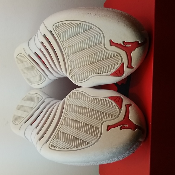 Athletic_Shoes